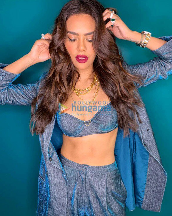 esha gupta 2 7
