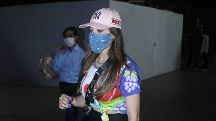 Kanika Kapoor spotted at Airport