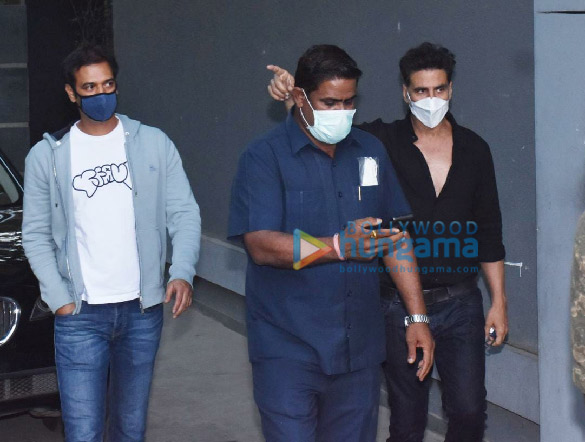 photos akshay kumar snapped at puja films office in juhu 3