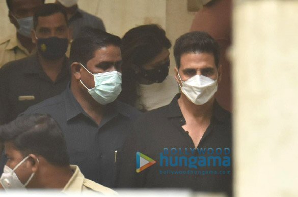 photos akshay kumar snapped at dubbing studio in juhu 3