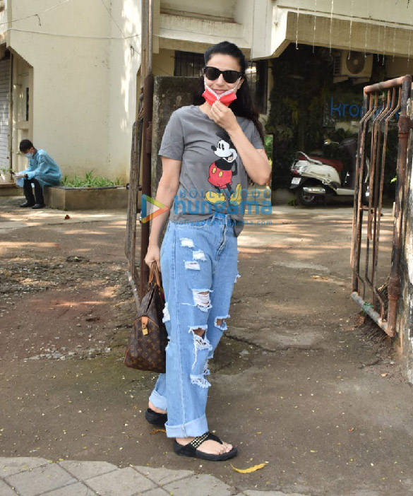 photos ameesha patel snapped at a salon in juhu 4