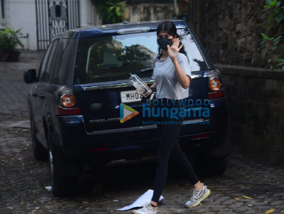 photos anjini dhawan snapped in santacruz 1