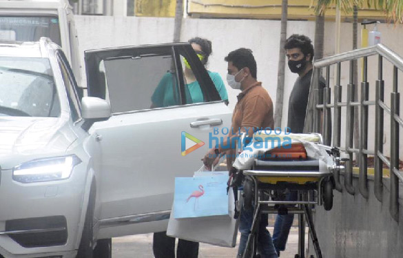 photos anshula kapoor and arjun kapoor leave from hinduja hospital 3