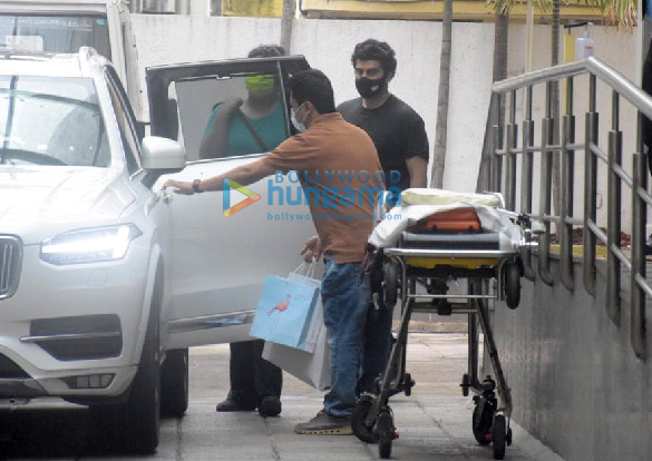 Photos: Anshula Kapoor and Arjun Kapoor leave from Hinduja Hospital