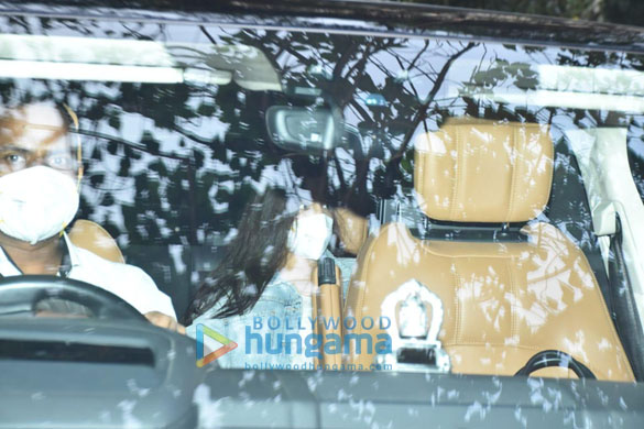 photos anushka sharma snapped in juhu 6
