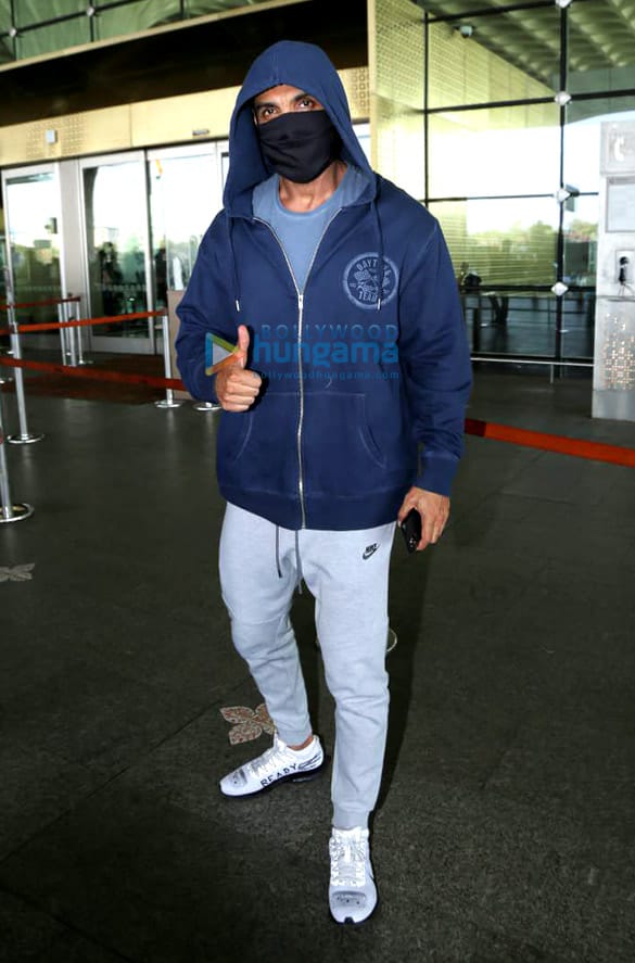 photos arjun kapoor chunky pandey sonu sood and others snapped at the airport 1