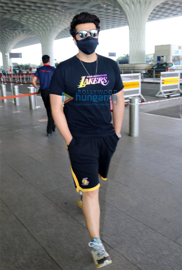 Photos: Arjun Kapoor, Mithun Chakraborty and others snapped at the airport Photos: Arjun Kapoor, Mithun Chakraborty and others snapped at the airport