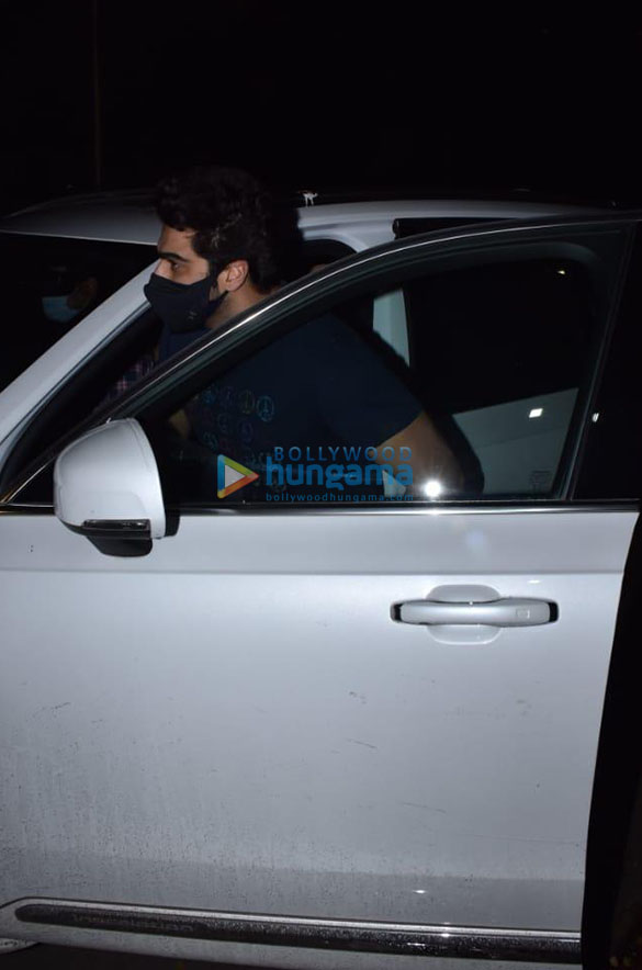 photos arjun kapoor snapped in juhu 1