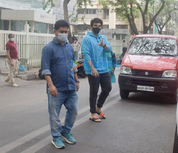Photos: Arjun Kapoor spotted outside Hinduja hospital in Bandra Photos: Arjun Kapoor spotted outside Hinduja hospital in Bandra