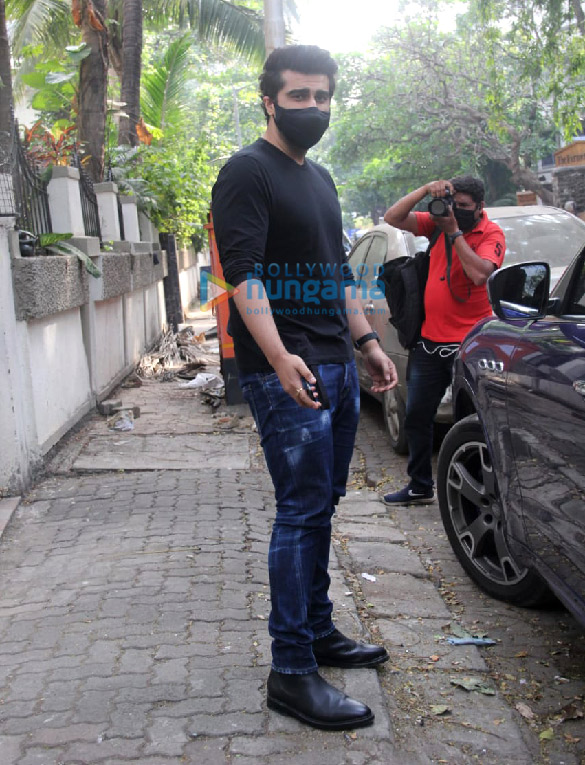 photos arjun kapoor spotted with mohit suris at his office in bandra 3