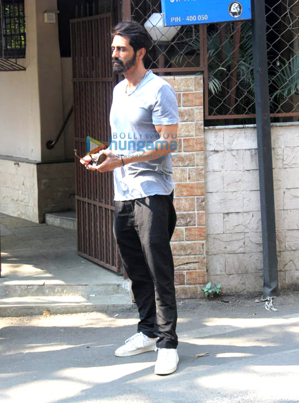 photos arjun rampal snapped at dubbing studio in bandra 4