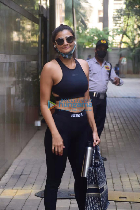 photos daisy shah spotted on her way to kick boxing training 1