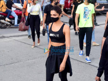 Photos: Deepika Padukone and Siddhant Chaturvedi spotted at Gateway Of India