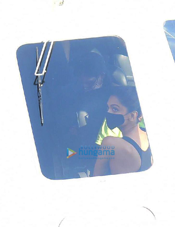 photos deepika padukone and siddhant chaturvedi spotted at gateway of india 4