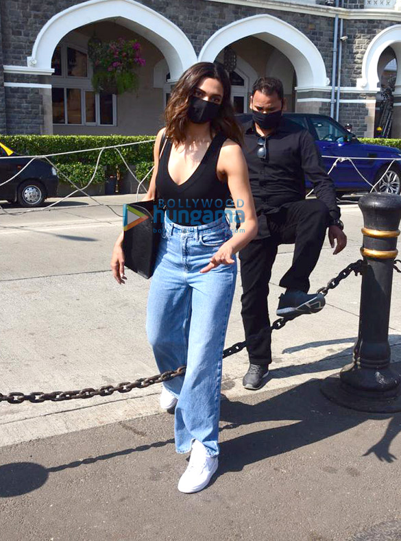 photos deepika padukone snapped at gateway of india 3