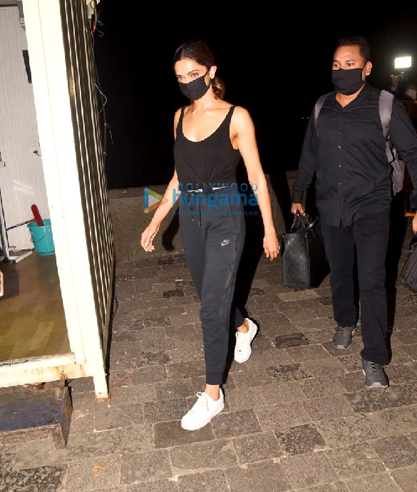 photos deepika padukone spotted at gateway of india 4
