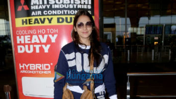 Photos: Urvashi Rautela, Kriti Sanon, Alia Bhatt and others snapped at the airport