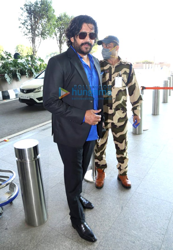 photos elli avrram and ravi kishan snapped at the airport 1