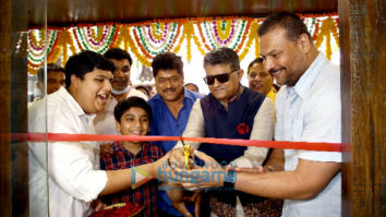 Photos: Gajraj Rao and Dayanand Shetty at the inauguration of Niranjan B Bhandary’s Fab Cut unisex Salon in Oshiwara