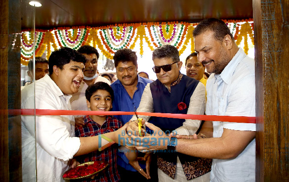 photos gajraj rao and dayanand shetty at the inauguration of niranjan b bhandarys fab cut unisex salon in oshiwara 1