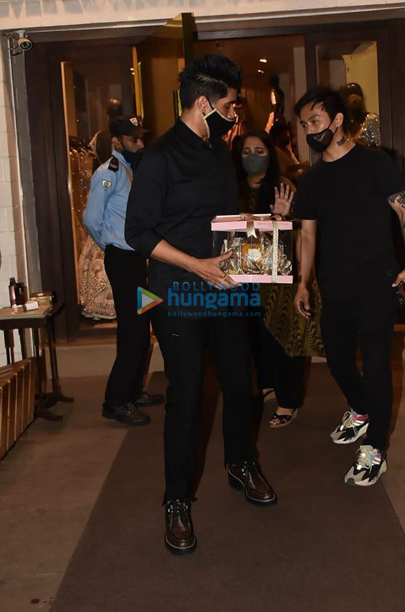 photos gauhar khan zaid darbar and manish malhotra spotted at latters store in khar 6