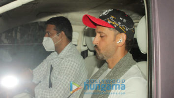 Photos: Hrithik Roshan snapped in Juhu