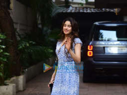 Photos: Janhvi Kapoor snapped in Juhu