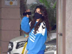 Photos: Janhvi Kapoor snapped in Juhu