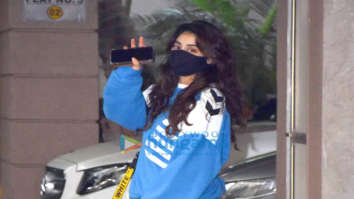 Photos: Janhvi Kapoor snapped in Juhu