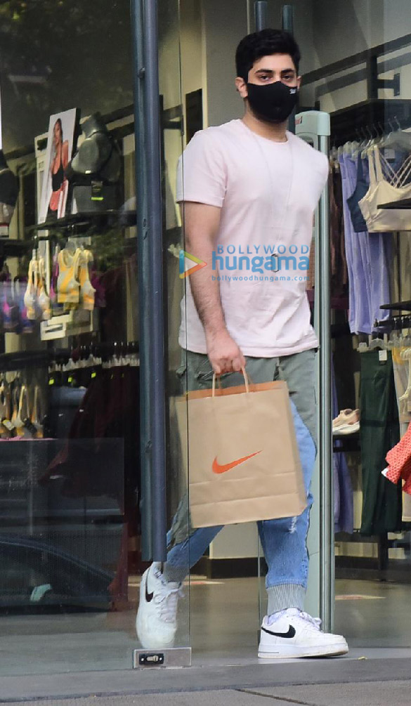 photos jaya bachchan snapped with grandson at santacruz 2