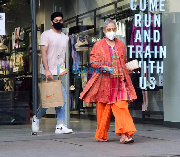 photos jaya bachchan snapped with grandson at santacruz 3