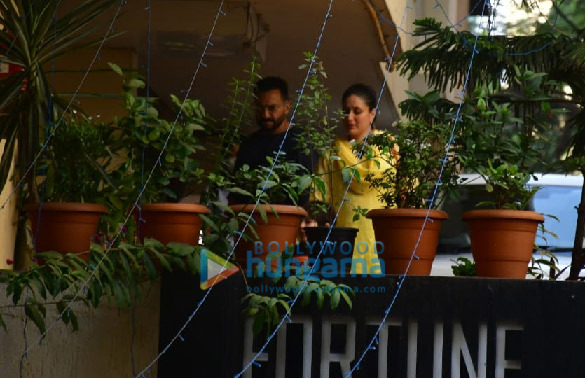 photos kareena kapoor khan taimur saif ali khan snapped at their residence 3