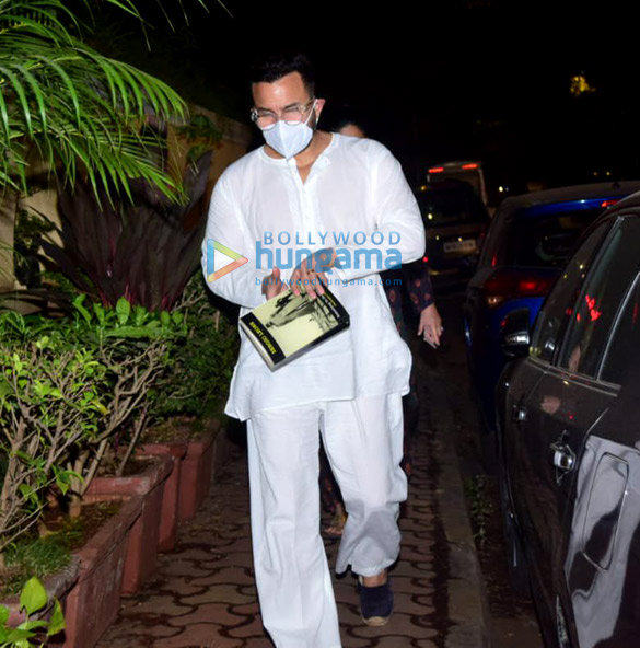 photos kareena kapoor khan and saif ali khan snapped in mumbai 3