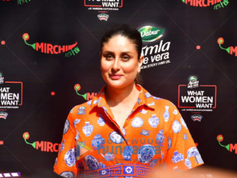 Photos: Kareena Kapoor Khan snapped at Balgandharva Rang Mandir in Bandra