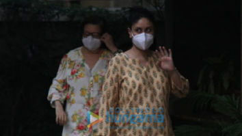 Photos: Kareena Kapoor Khan snapped with Babita Kapoor in Bandra