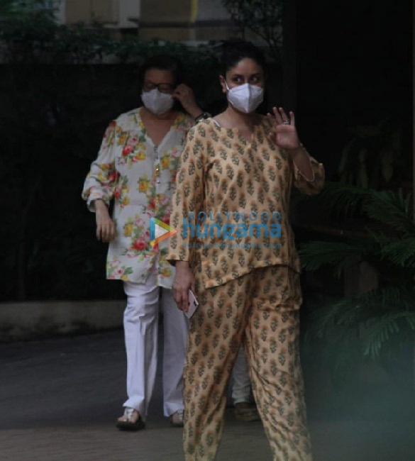 Photos: Kareena Kapoor Khan snapped with Babita Kapoor in Bandra Photos: Kareena Kapoor Khan snapped with Babita Kapoor in Bandra