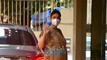 Photos: Kareena Kapoor Khan spotted at Karisma Kapoor’s house