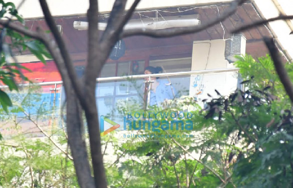 photos kareena kapoor khan spotted at her window 1