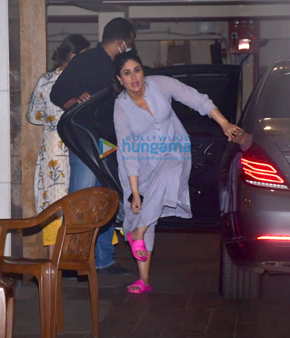 Photos: Kareena Kapoor Khan spotted in Bandra Photos: Kareena Kapoor Khan spotted in Bandra