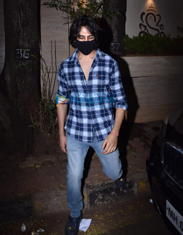photos kartik aaryan sunny leone and prachi desai snapped in juhu 6