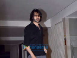 Photos: Kartik Aaryan snapped in Juhu