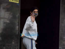 Photos: Khushi Kapoor snapped at a clinic in Juhu