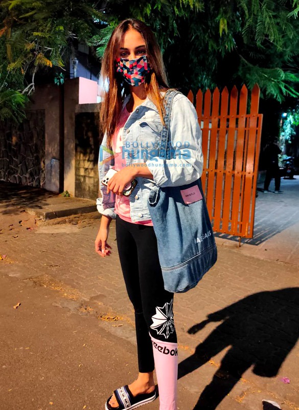 photos krystle dsouza spotted in versova 2