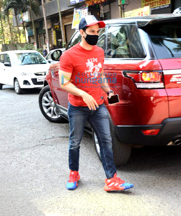 photos kunal kemmu snapped in andher 1