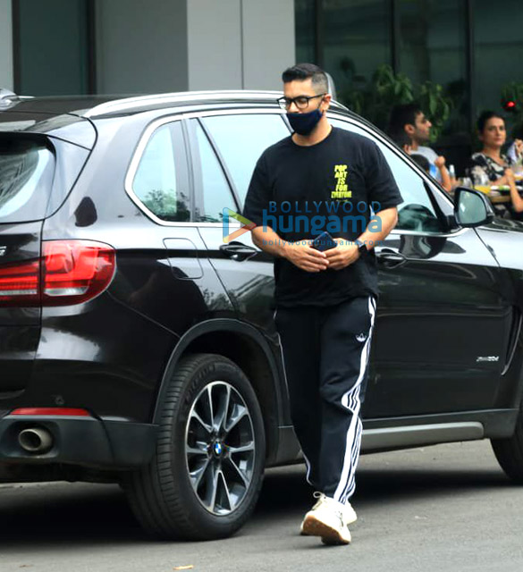 photos kunal khemu soha ali khan neha dhupia and angad bedi snapped in town 6
