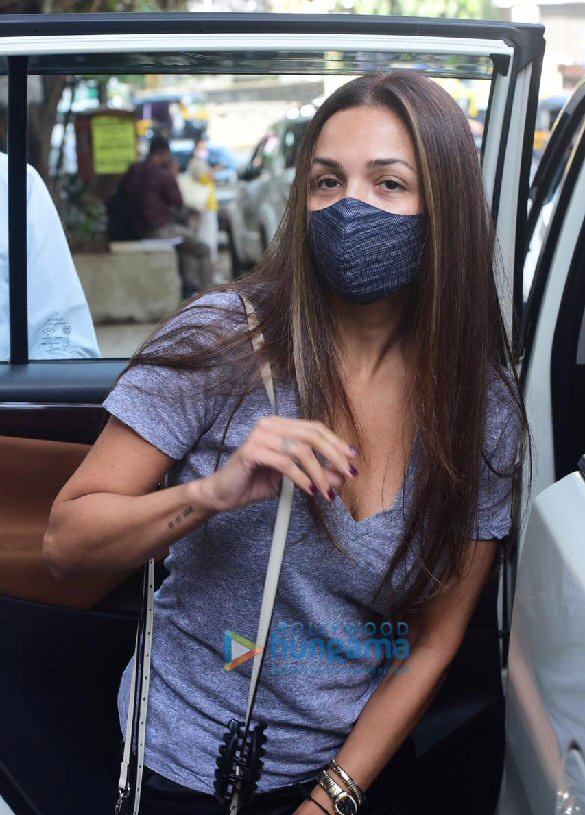 photos malaika arora snapped at a salon in bandra 4