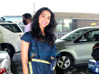 Photos: Neha Kakkar, Rohanpreet Singh, Anupriya Goenka and others snapped at the airport