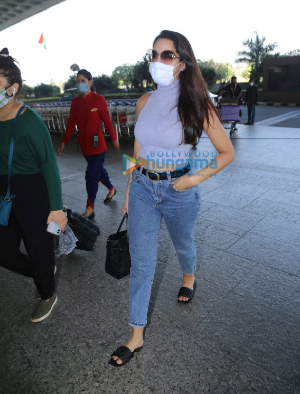 photos nora fatehi and shirley setia snapped at the airport 3