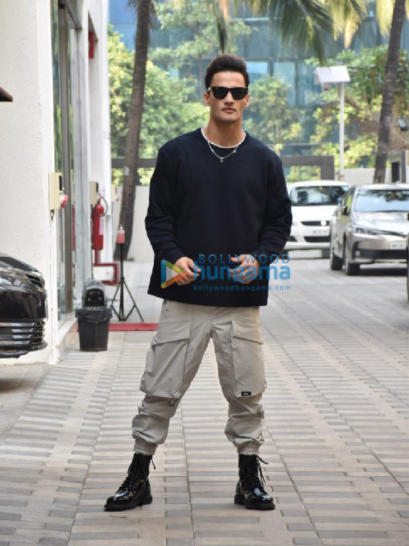 photos parineeti chopra asim riaz and others snapped at t series office in andheri1