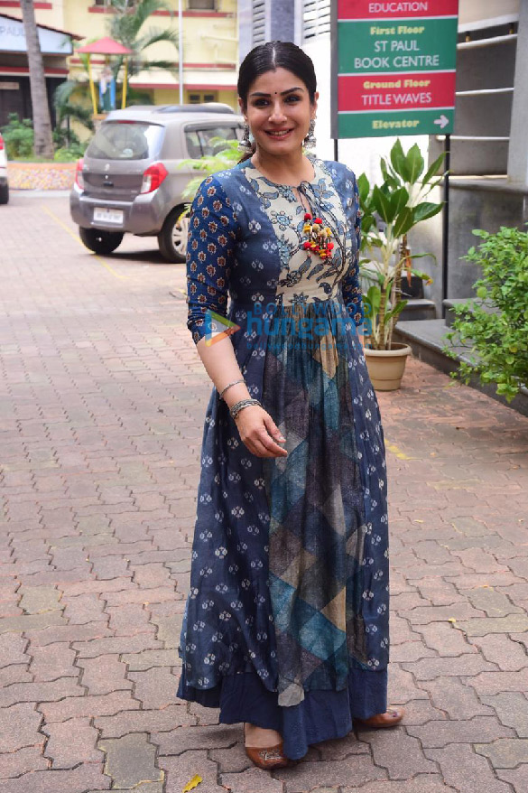 photos photos raveena tandon snapped at a dubbing studio 4